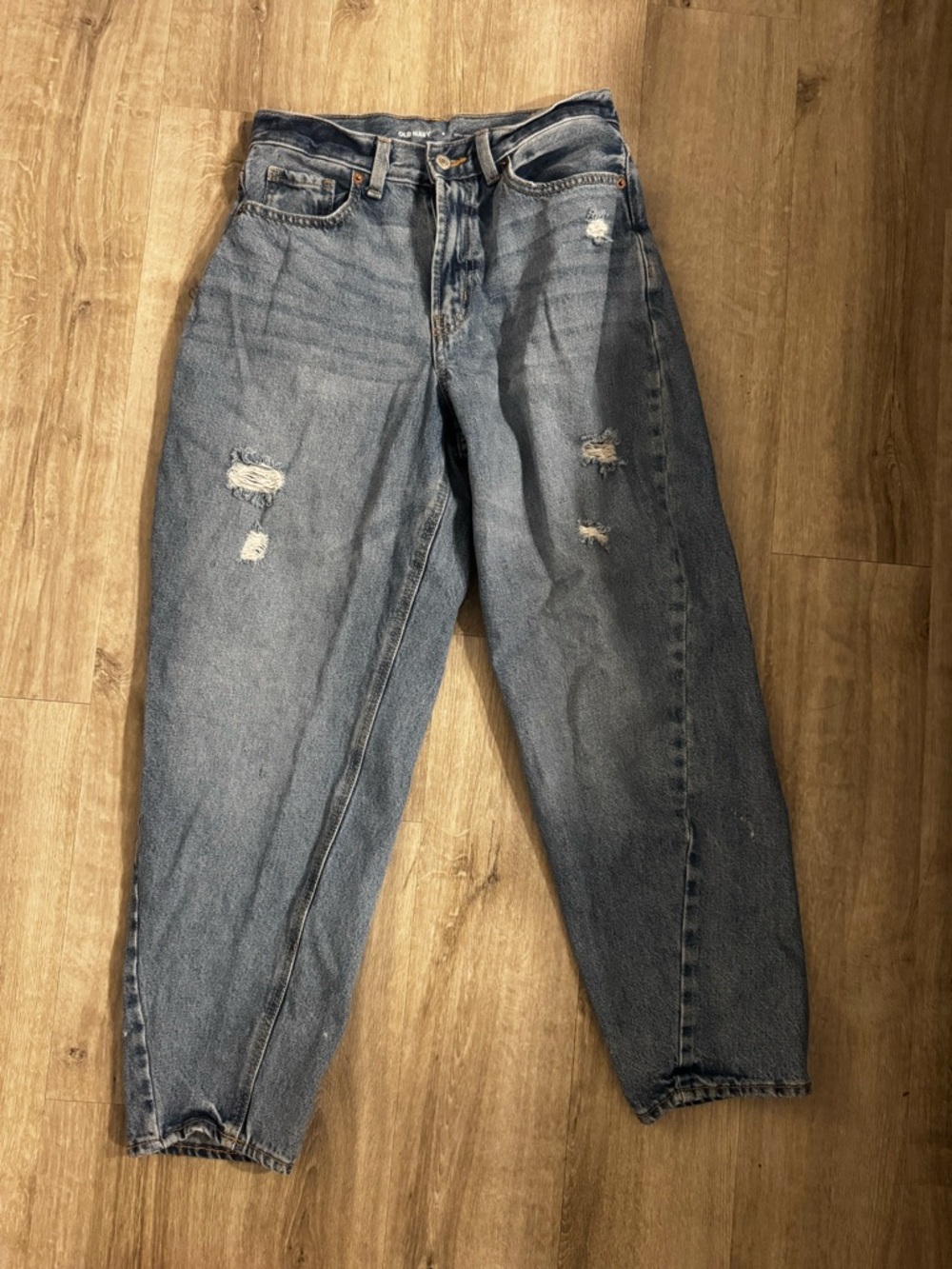 Old Navy women’s Blue Relaxed Distressed Jeans